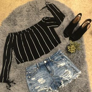 Kendall & Kylie off the shoulder top. (Shirt only)